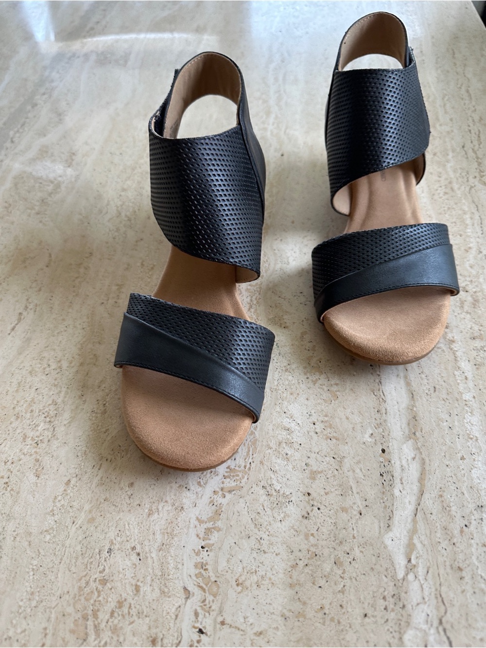 Rockport Black faux leather Women's Open-Toe Sandals